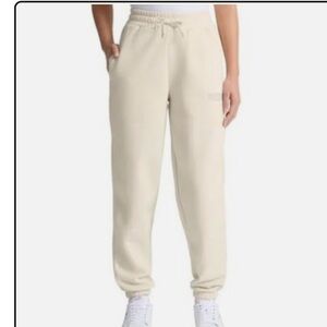 PUMA Women’s Fleece Jogger Sweatpants with Pockets size M (28” inseam)